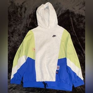 VINTAGE Nike hoodie! 💙💚